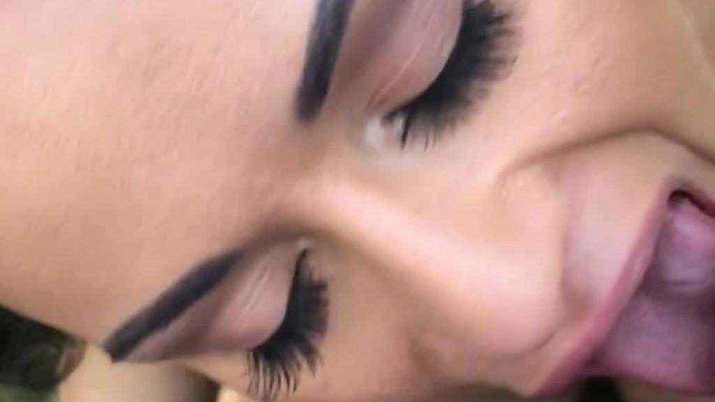 Ich machte Kerl hart, saugte diesen Schwanz nackt auf der