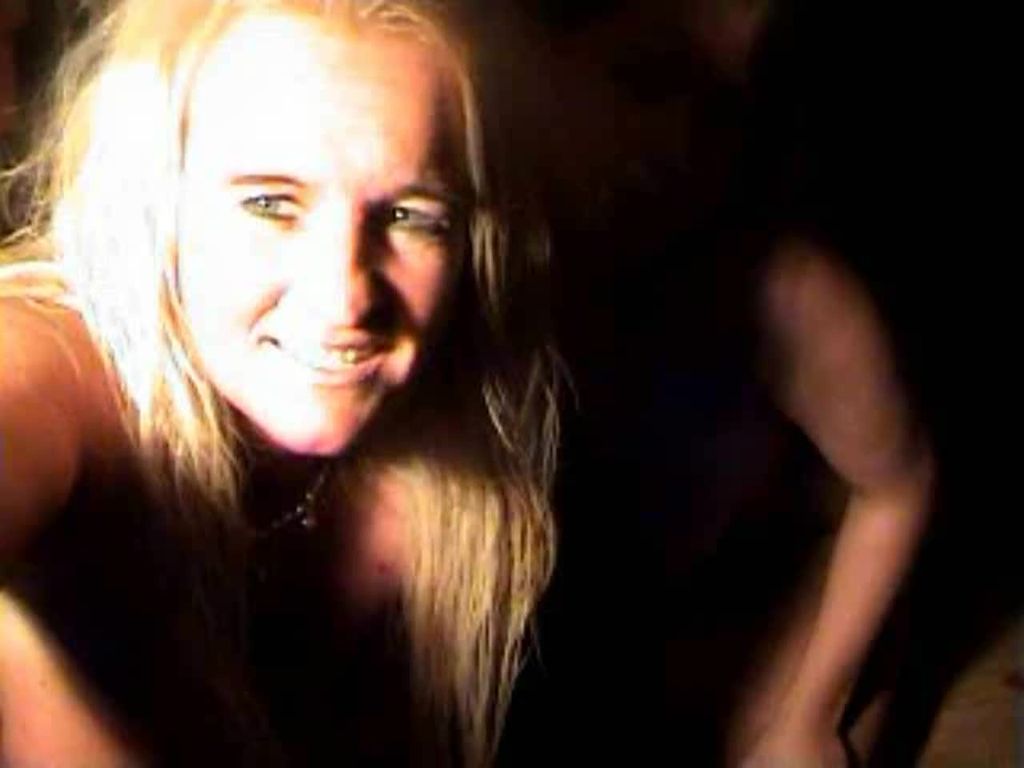 geiles Bi einoelen und fingern