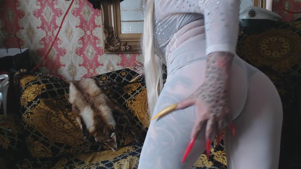 LUXUS BABE ***Amateur-Videos babe bizarre  test tattoos nails luxus long Heels blond babe 
