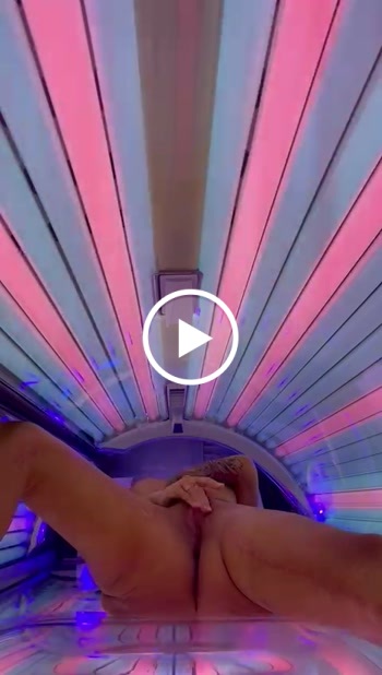 SB auf der Sonnenbank ***Amateur-Videos  Sonnenbank Silikon porno 