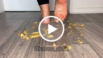Banana Crushing ***Amateur-Videos banana food food crushing  zehen wie Langsam crushing banane banana Amateur Porno Video Clip 