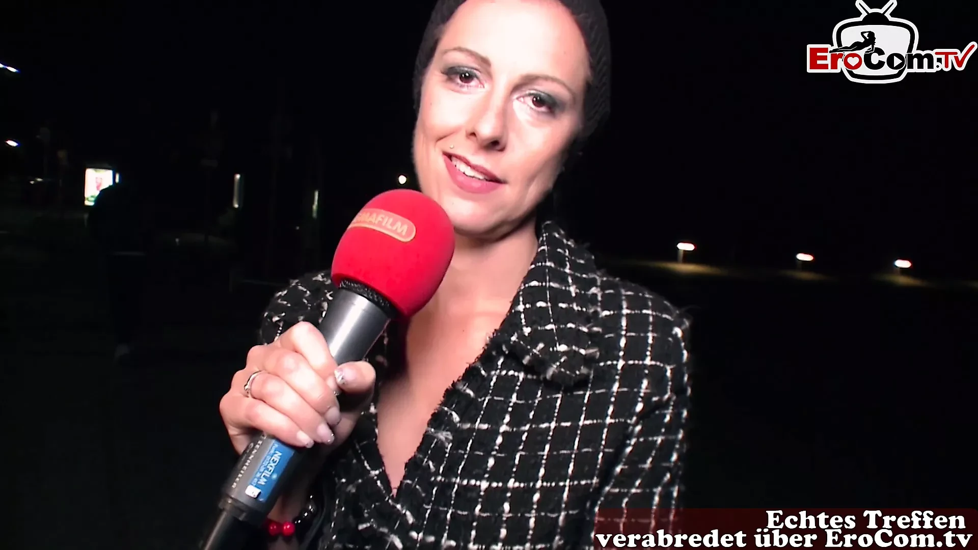 Real public flashing at street casting with unknown people