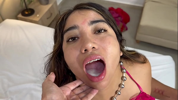 Culona recibe una enorme polla en cuatro en su estrecho coño rosado, Mexicana tetona Verito aguas es follada en Casting