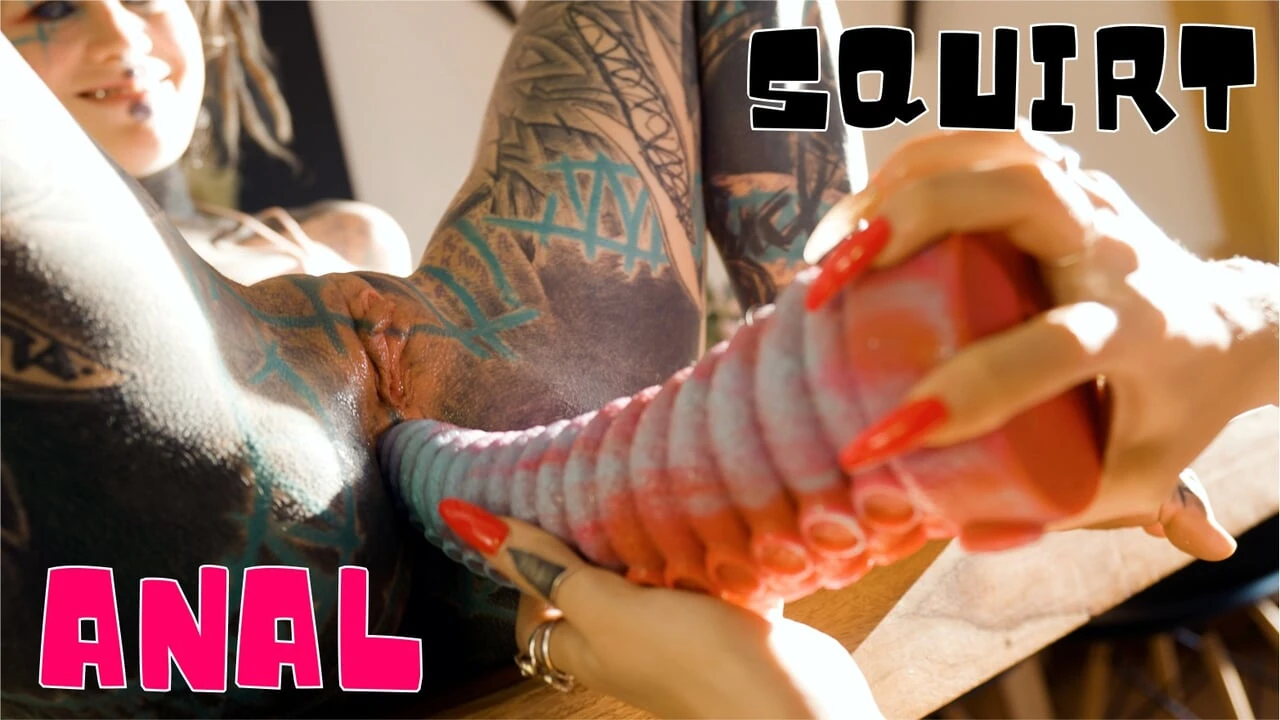 Goth Tattooed Lesbian’s Anal Dildo Stretch