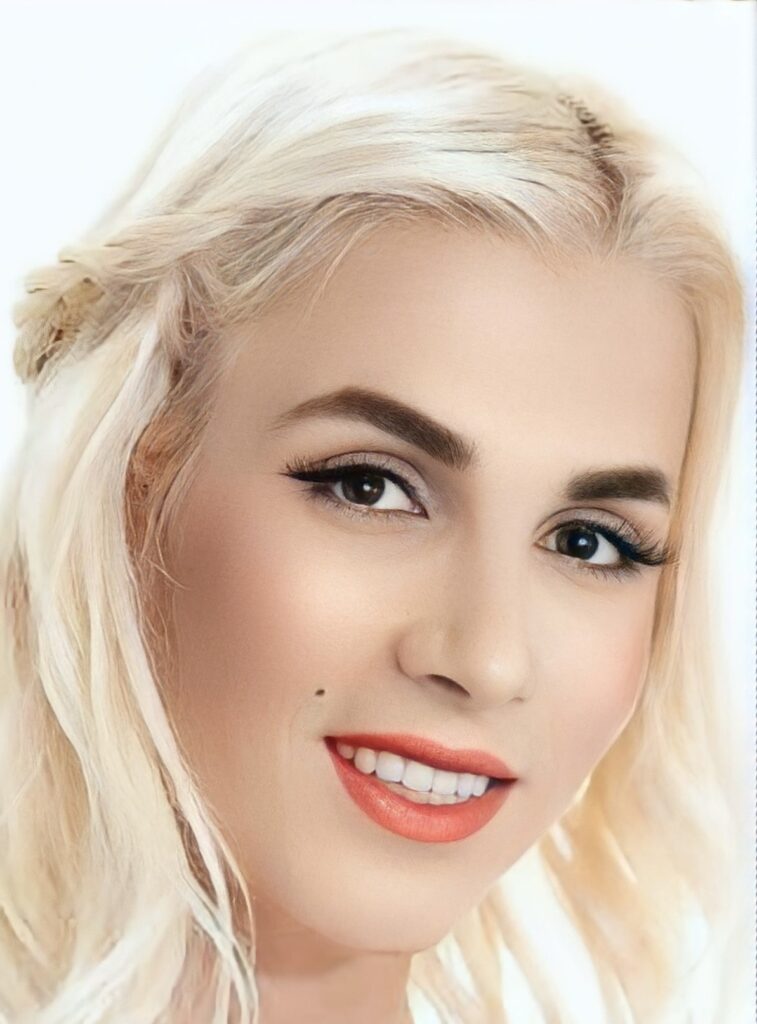 Horny Blonde Porn Actress Sarah Connelly