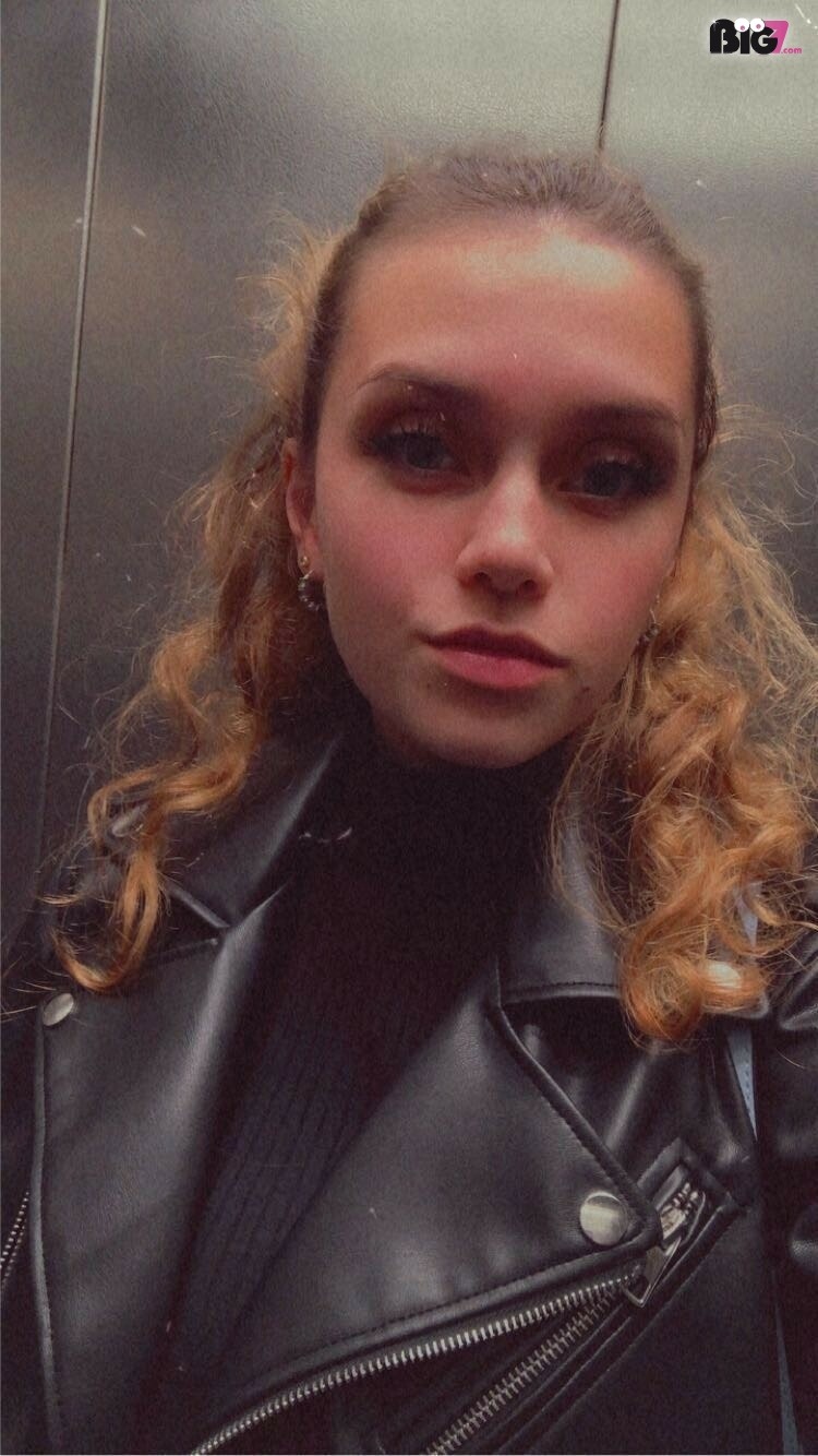 Nicci-Gold18