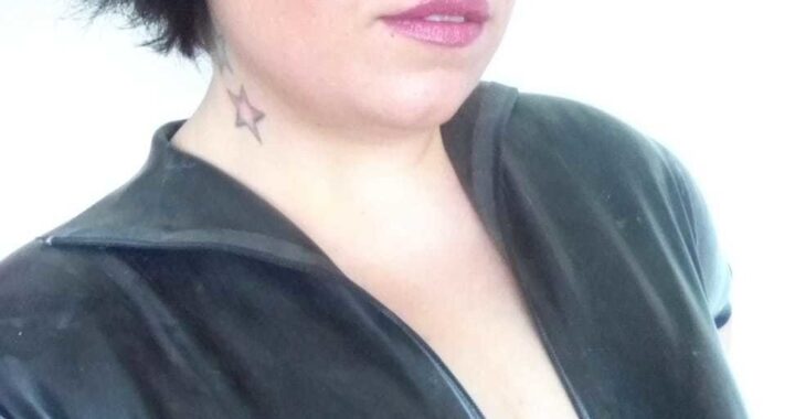 CurvyLilly