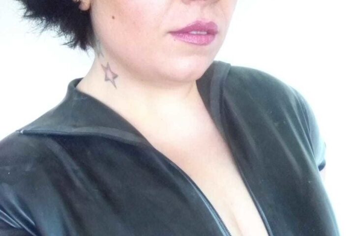 CurvyLilly