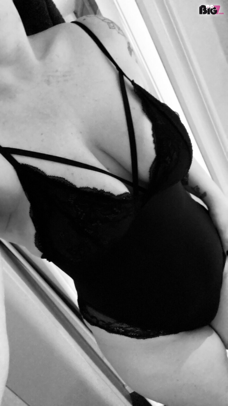 HotMiLfHot