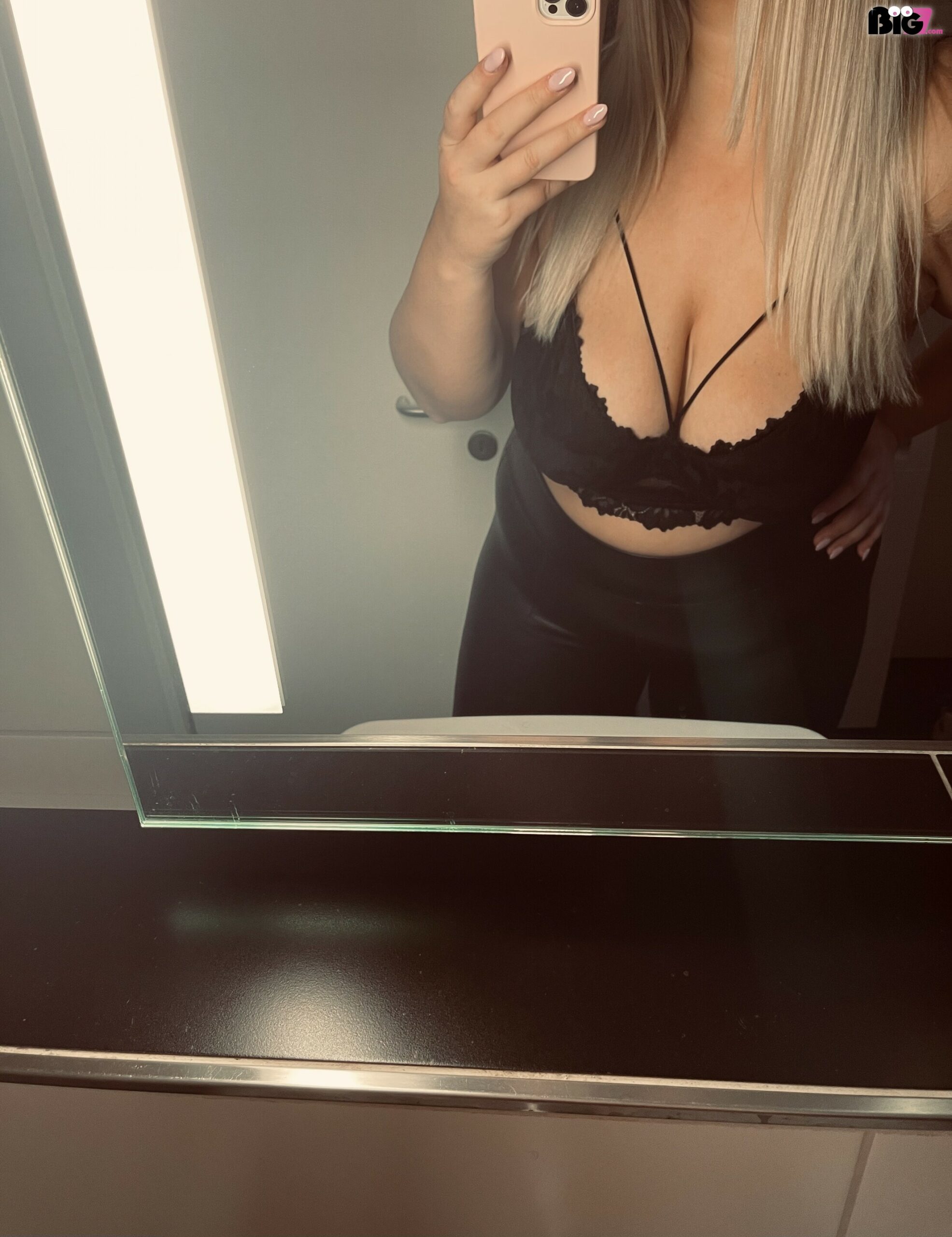 CurvyBibi