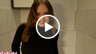 Mein erster Cumshot ! Mitbewohner beim wichsen erwischt und gefickt