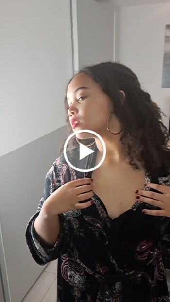 Ich war neue Dessous für euch shoppen und nun werde ich sie geil und sexy für euch präsentieren.