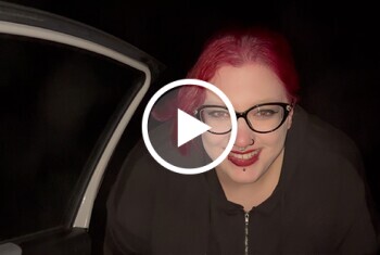 Am Autobahn Parkplatz in den Schnee gepisst