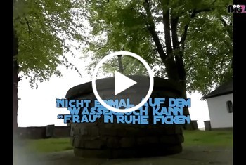 Nicht einmal auf dem Wasserloch kann Frau in Ruhe Ficken