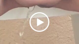 Was tut Frau, wenn die Toilette besetzt ist?