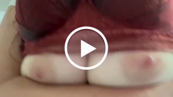 Ich knete mein fettes Doppel D Körpchen für dich und deinen Schwanz… bereit für Tittenfick ?