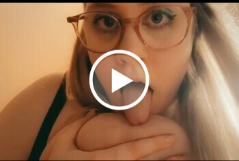 Ich komme auf dir drauf! Riesenbrüste, ein heißer Dildo Blowjob und ein sehr intensives Finale! - Private Porn - Jetzt ansehen