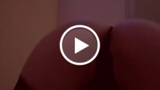 auf dem Bett twerken