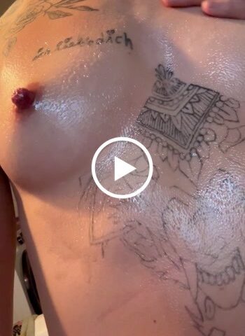 Ölige Titten und steife Nippel - Private Porn - Jetzt ansehen