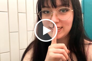 Hat er mich gehört? Ich mache es mir in der Umkleide! - Private Porn - Jetzt ansehen