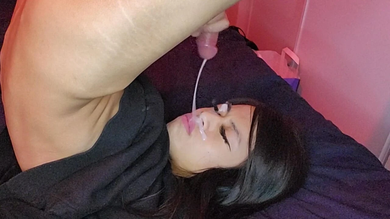 Small Asian Shemale but Huge Self Facial