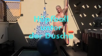 Hüpfball unter der Dusche