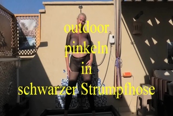 Outdoor pinkeln in schwarzer FSH