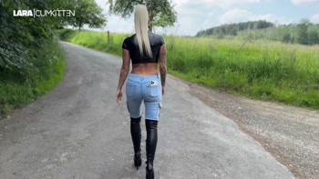 JEANS UND STIEFEL GIRL – Abgefickt und auf den Jeans Arsch gespritzt