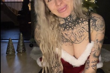 XXL Dildo und Mega Squirt unter dem Weihnachtsbaum