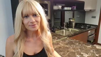 Knallhart! Nachbar fickt mich während seine Alte nebenan ist und spritzt mir voll in die Pussy!