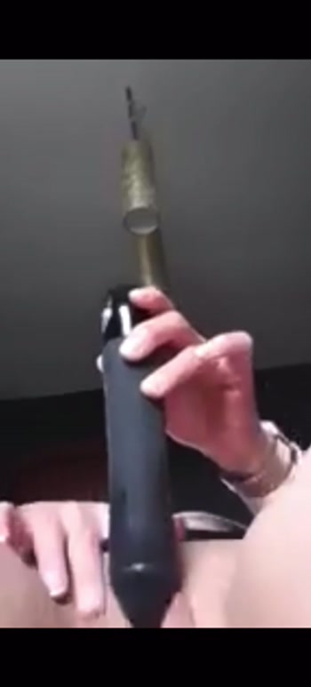 Ich besorge es mir selber mit meinem neuem XXL Vibrator bis ich spritze