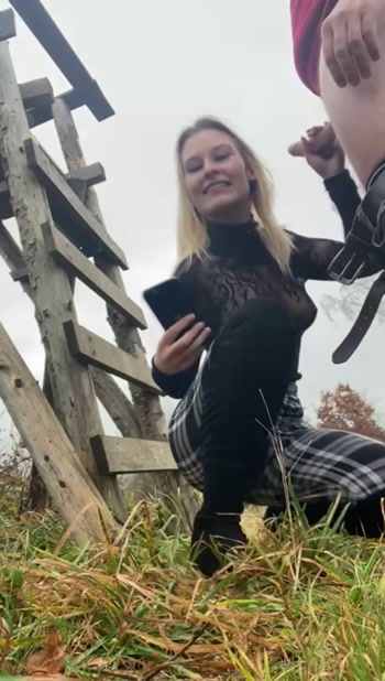 Neuer Porno Hardcore Missionar Anal und Cumshot Outdoor im Auto in mich rein.