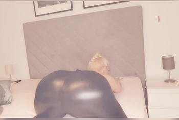 Glanzleggings,corsage und dildoshow