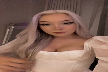 Willst du sehen was ich unter meinen Klamotten verstecke