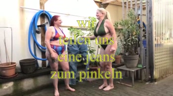 wir teilen uns eine Jeans zum pinkeln