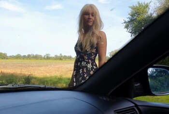 Unschuldige Anhalterin muss Autofahrt mit Blowjob bezahlen und Sperma schlucken!! Outdoor Sex!!