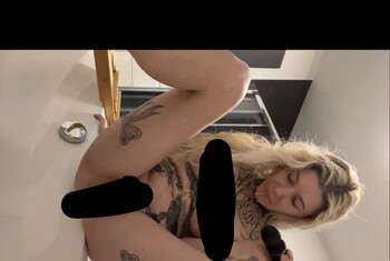 Massagestab und Squirt trotz Besuch