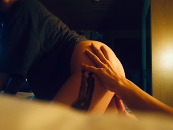 Ich ficke ohne es zu wissen eine Jungfrau ab in Reverse Cowgirl