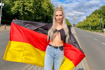 Das EM Flittchen – von der Berliner Fanmeile direkt in den Arsch